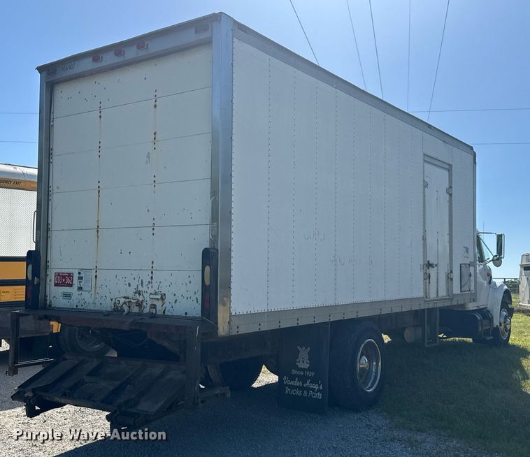 image for item DU9146 1992 International 4700 box truck