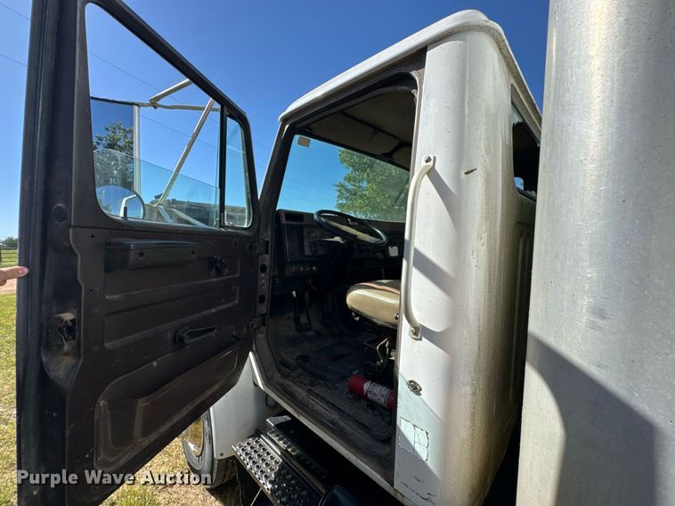 image for item DU9146 1992 International 4700 box truck