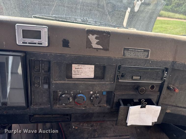 image for item DU9146 1992 International 4700 box truck