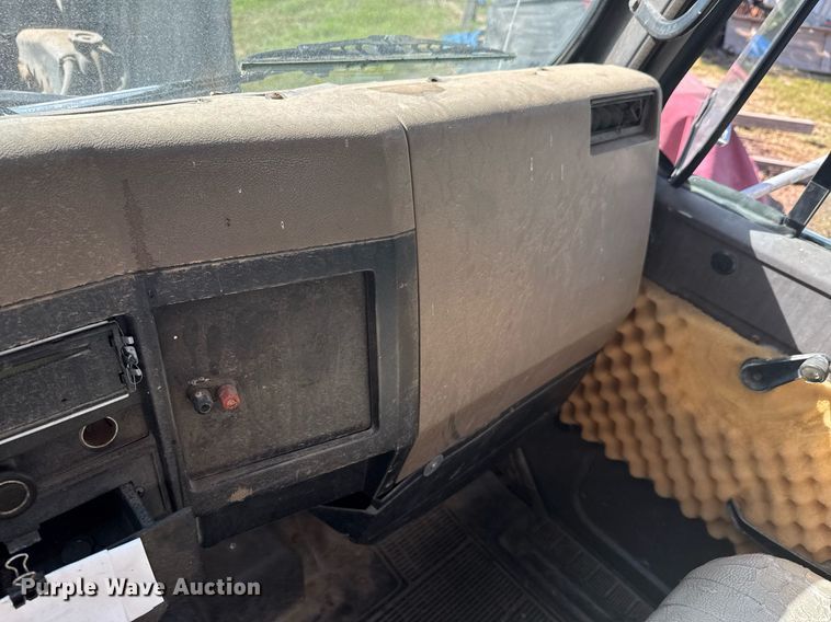 image for item DU9146 1992 International 4700 box truck