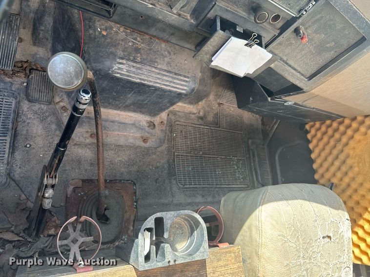 image for item DU9146 1992 International 4700 box truck