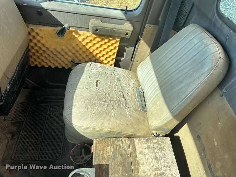 image for item DU9146 1992 International 4700 box truck