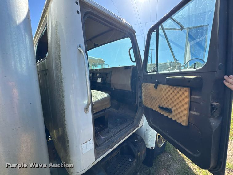 image for item DU9146 1992 International 4700 box truck