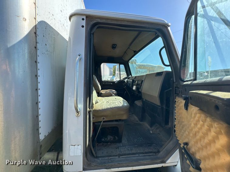 image for item DU9146 1992 International 4700 box truck