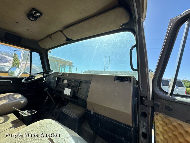 image for item DU9146 1992 International 4700 box truck