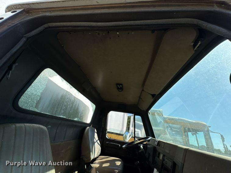 image for item DU9146 1992 International 4700 box truck