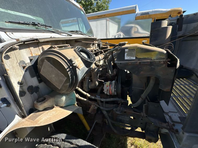 image for item DU9146 1992 International 4700 box truck