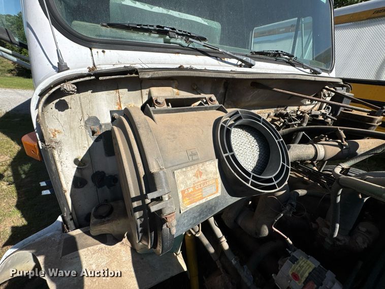 image for item DU9146 1992 International 4700 box truck