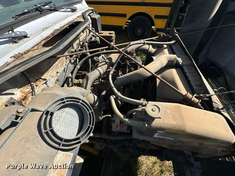 image for item DU9146 1992 International 4700 box truck