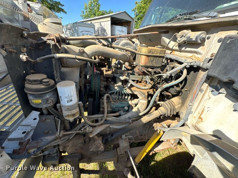 image for item DU9146 1992 International 4700 box truck