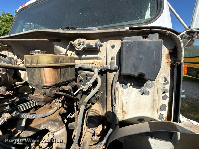 image for item DU9146 1992 International 4700 box truck