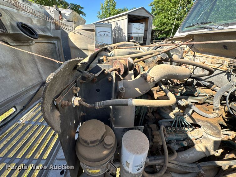 image for item DU9146 1992 International 4700 box truck