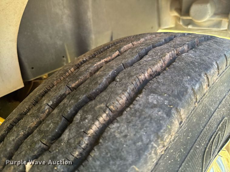 image for item DU9146 1992 International 4700 box truck