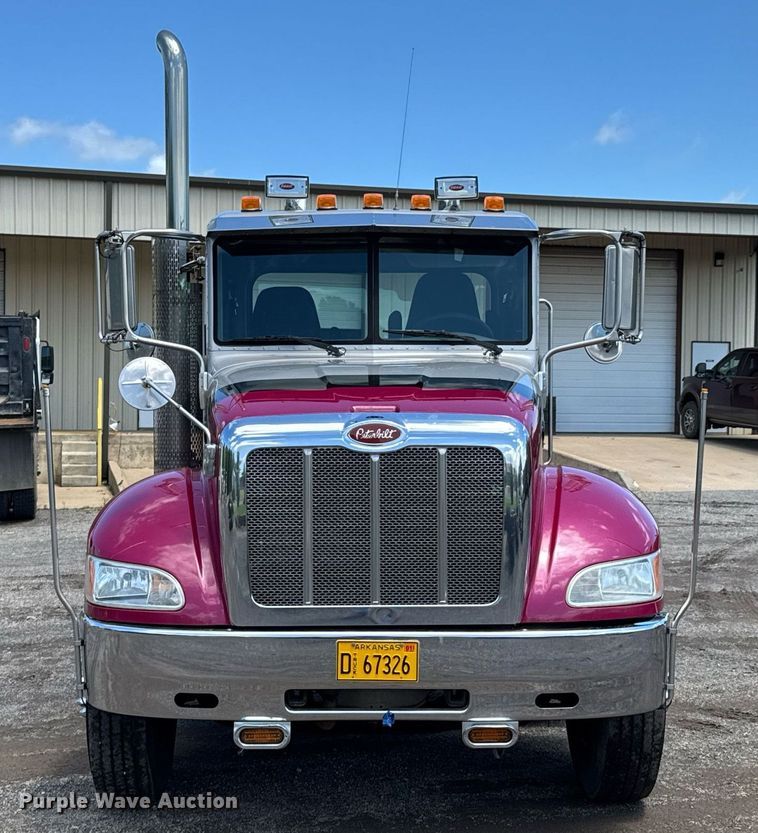 image for item DU9160 2012 Peterbilt 337 truck cab and chassis