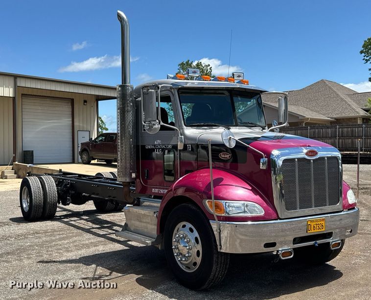 image for item DU9160 2012 Peterbilt 337 truck cab and chassis