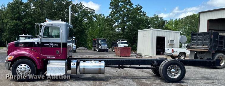 image for item DU9160 2012 Peterbilt 337 truck cab and chassis