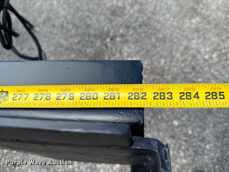 image for item DU9160 2012 Peterbilt 337 truck cab and chassis