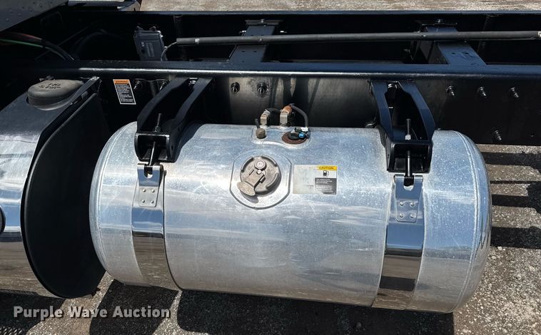 image for item DU9160 2012 Peterbilt 337 truck cab and chassis