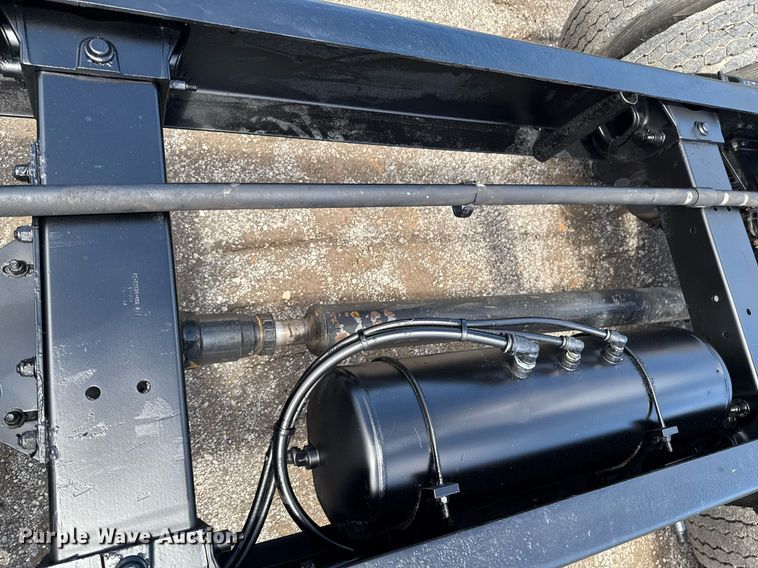 image for item DU9160 2012 Peterbilt 337 truck cab and chassis