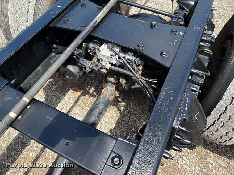 image for item DU9160 2012 Peterbilt 337 truck cab and chassis