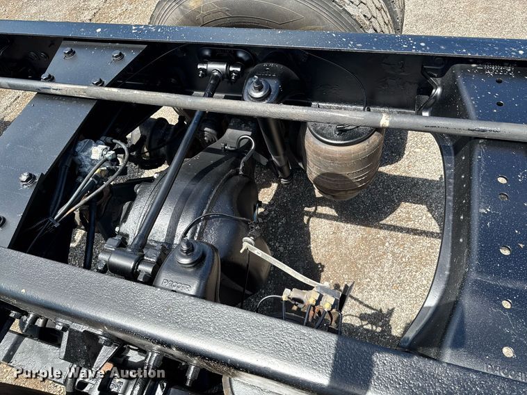 image for item DU9160 2012 Peterbilt 337 truck cab and chassis