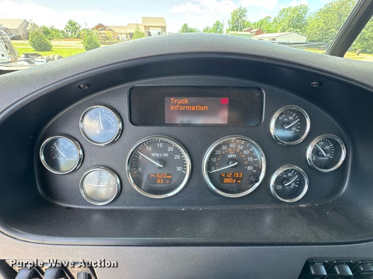 image for item DU9160 2012 Peterbilt 337 truck cab and chassis