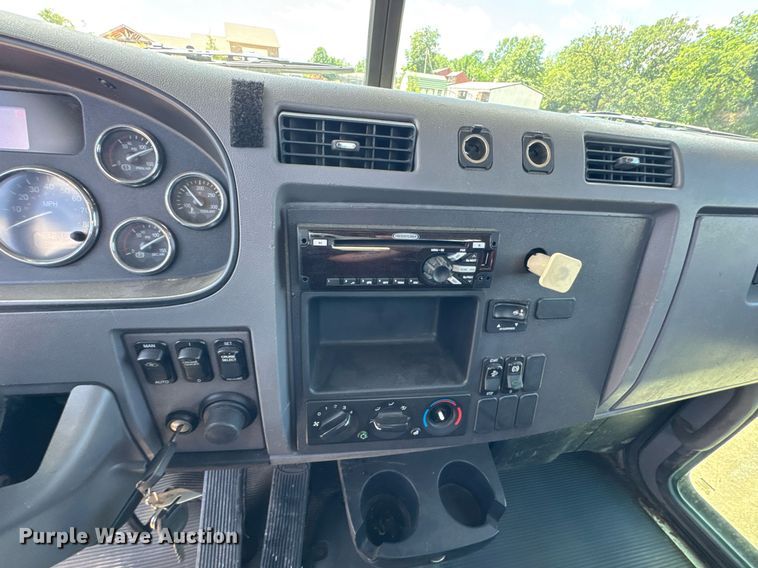 image for item DU9160 2012 Peterbilt 337 truck cab and chassis