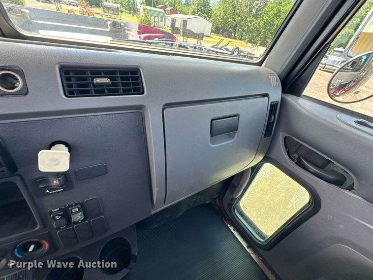 image for item DU9160 2012 Peterbilt 337 truck cab and chassis