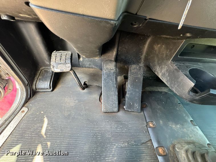 image for item DU9160 2012 Peterbilt 337 truck cab and chassis