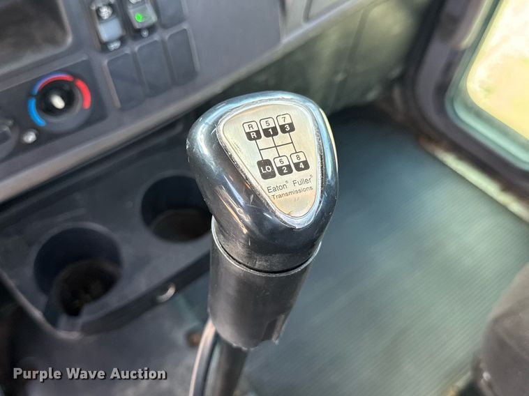 image for item DU9160 2012 Peterbilt 337 truck cab and chassis