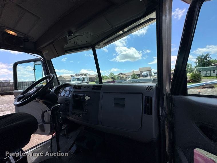 image for item DU9160 2012 Peterbilt 337 truck cab and chassis