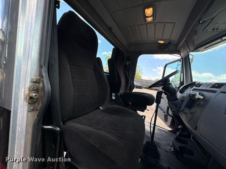 image for item DU9160 2012 Peterbilt 337 truck cab and chassis