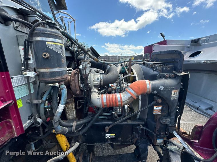 image for item DU9160 2012 Peterbilt 337 truck cab and chassis