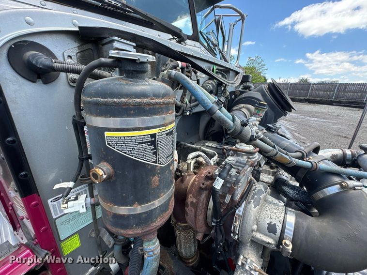 image for item DU9160 2012 Peterbilt 337 truck cab and chassis