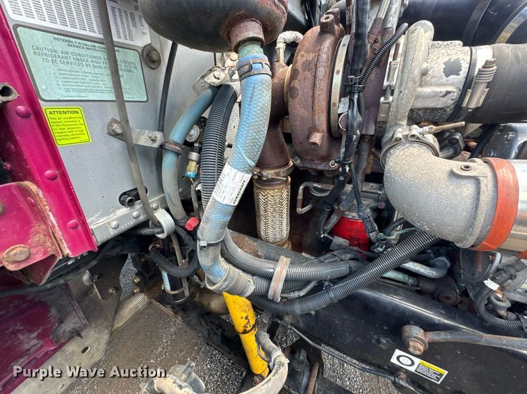 image for item DU9160 2012 Peterbilt 337 truck cab and chassis