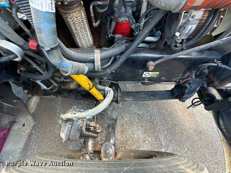 image for item DU9160 2012 Peterbilt 337 truck cab and chassis