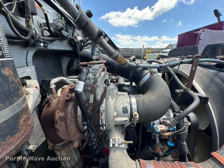 image for item DU9160 2012 Peterbilt 337 truck cab and chassis