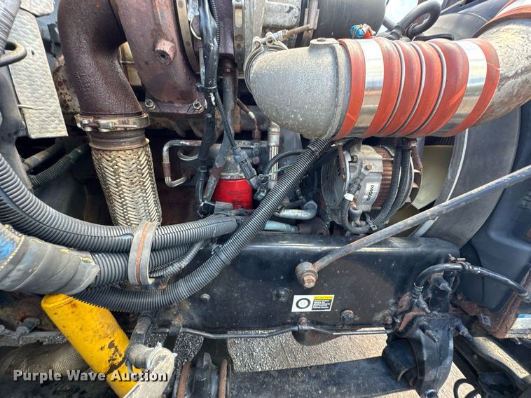 image for item DU9160 2012 Peterbilt 337 truck cab and chassis