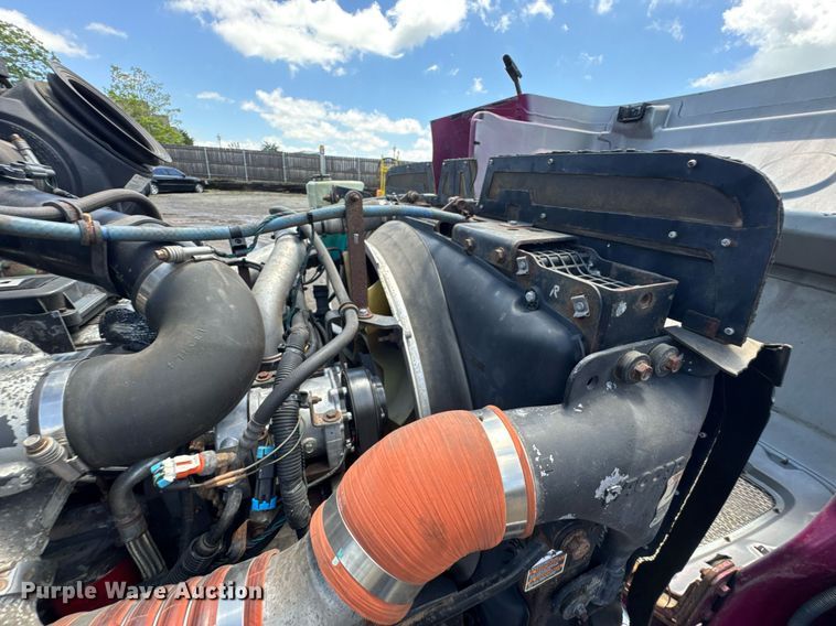 image for item DU9160 2012 Peterbilt 337 truck cab and chassis