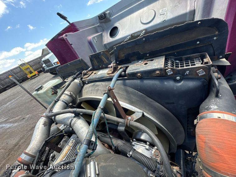 image for item DU9160 2012 Peterbilt 337 truck cab and chassis