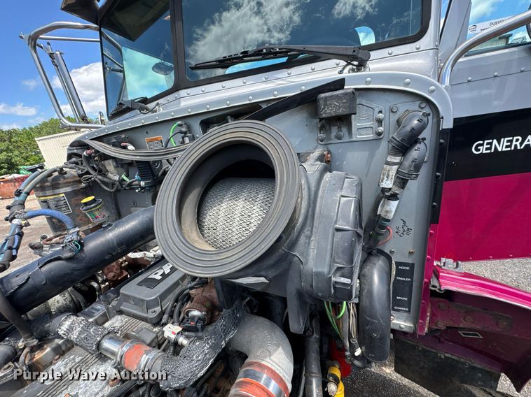 image for item DU9160 2012 Peterbilt 337 truck cab and chassis