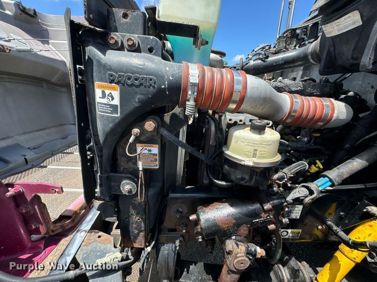 image for item DU9160 2012 Peterbilt 337 truck cab and chassis