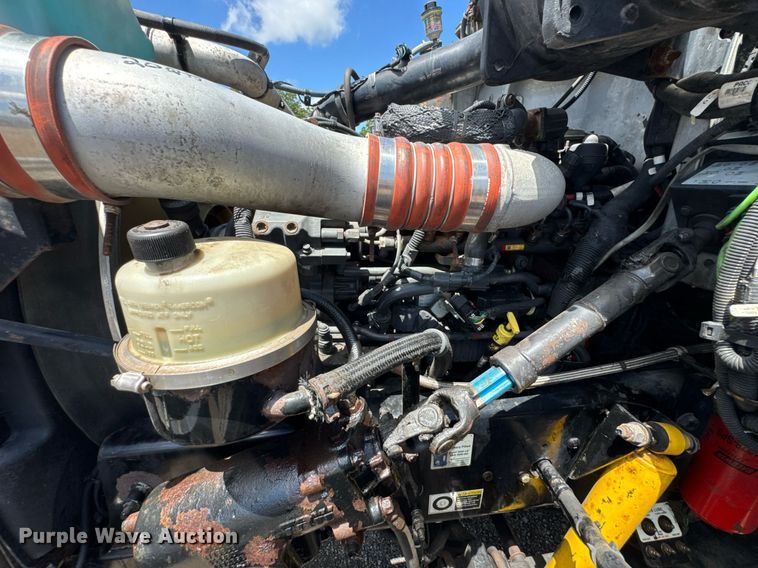 image for item DU9160 2012 Peterbilt 337 truck cab and chassis