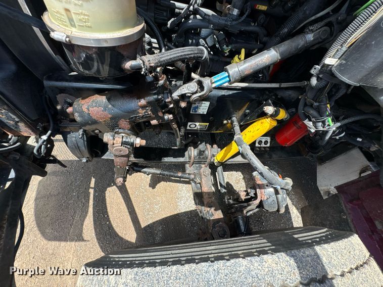 image for item DU9160 2012 Peterbilt 337 truck cab and chassis