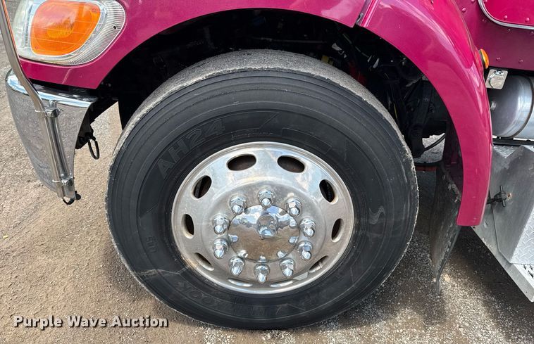 image for item DU9160 2012 Peterbilt 337 truck cab and chassis