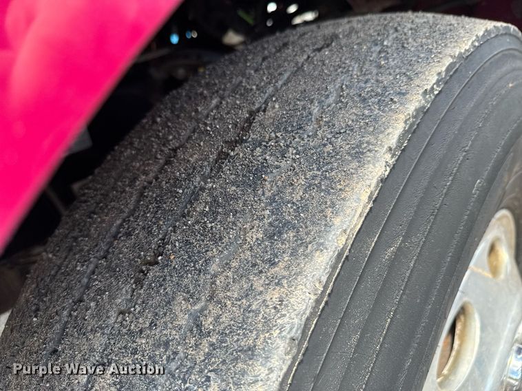 image for item DU9160 2012 Peterbilt 337 truck cab and chassis