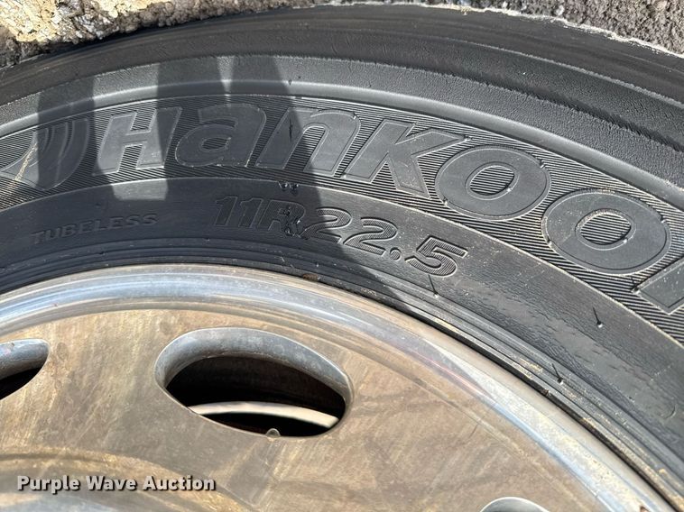 image for item DU9160 2012 Peterbilt 337 truck cab and chassis