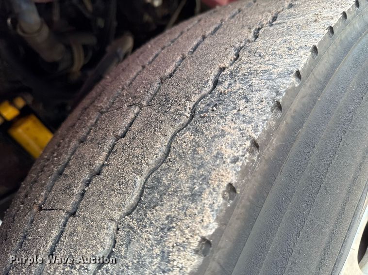 image for item DU9160 2012 Peterbilt 337 truck cab and chassis