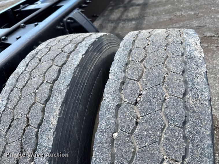 image for item DU9160 2012 Peterbilt 337 truck cab and chassis