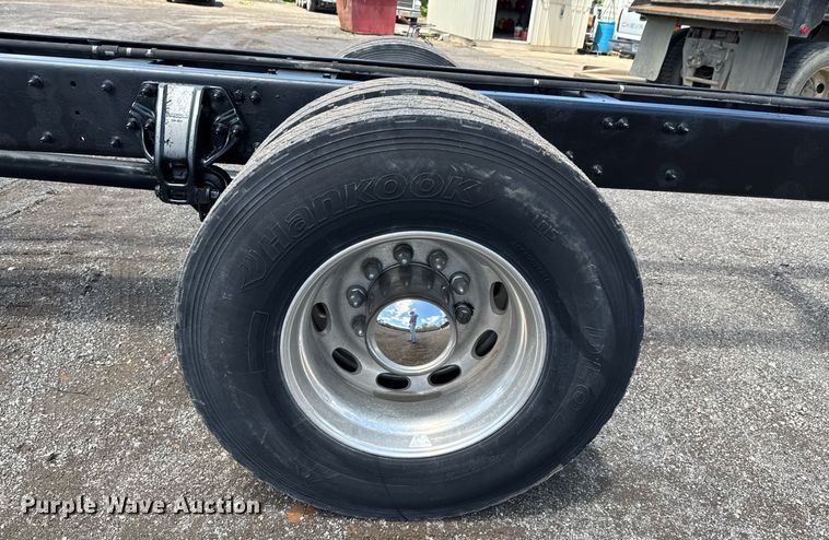 image for item DU9160 2012 Peterbilt 337 truck cab and chassis